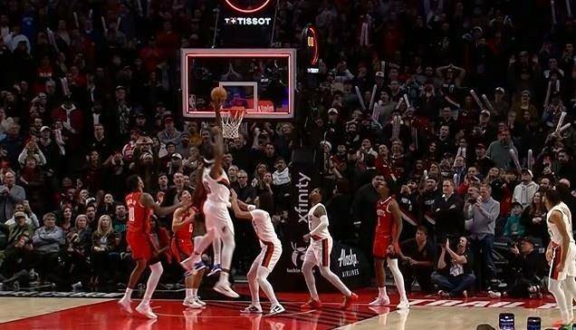 关于关键时刻波特兰开拓者造点机会——荷甲节点到来，更衣室稳定，更衣室氛围转暖的信息-JIUYOU体育